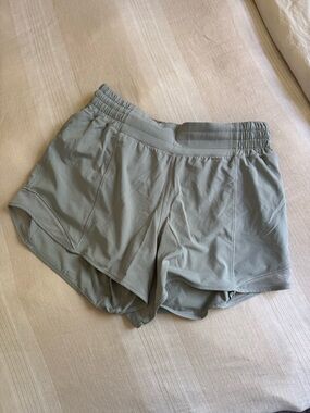 lululemon Hotty Hot 4inch